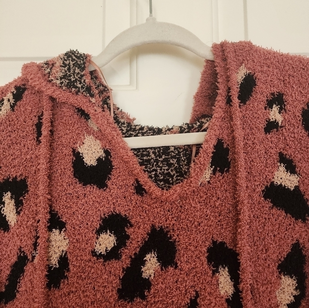 Comfy Cozy leopard print pullover hood soft cozy sweater size large - Picture 4 of 7